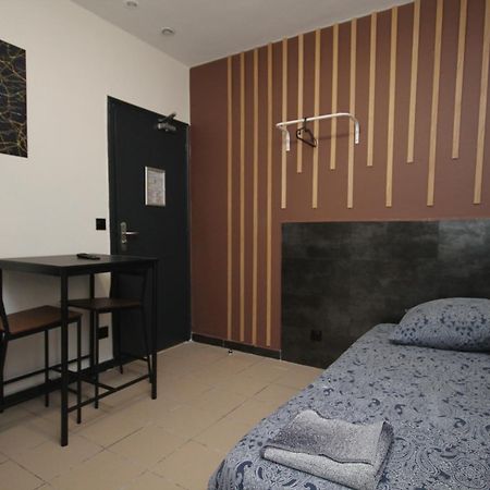 09 - Chambre Proche Paris Et Transports Avec Tv Wifi Saint-Denis  Exterior photo